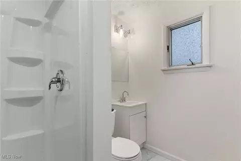 Bath - 337 Kenyon Ave, Elyria, OH 44035 photo 1 of 4