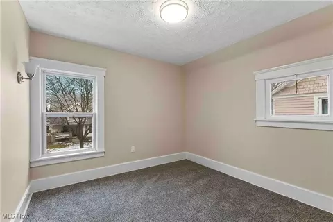 Bedroom - 337 Kenyon Ave, Elyria, OH 44035 photo 3 of 8