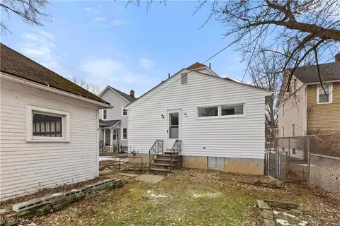 Exterior - 337 Kenyon Ave, Elyria, OH 44035 photo 4 of 4