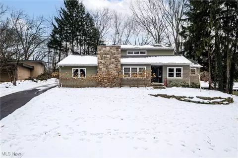 554 Bastogne Dr, Akron, OH 44303