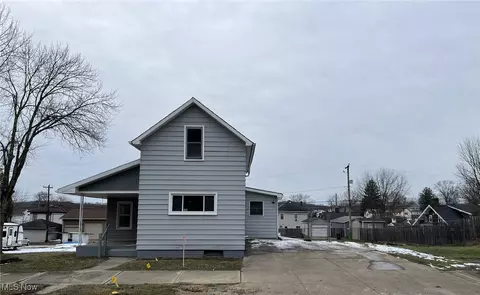 633 N 3rd St, Dennison, OH 44621