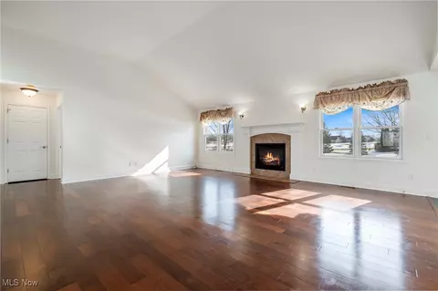 Living - 224 U S Grant St, Lagrange, OH 44050 photo 3 of 5