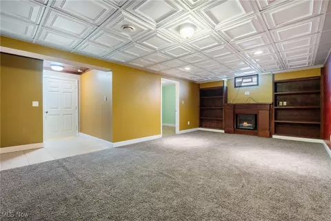 Living - 224 U S Grant St, Lagrange, OH 44050 photo 4 of 5