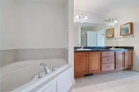 Bath - 224 U S Grant St, Lagrange, OH 44050 photo 1 of 4