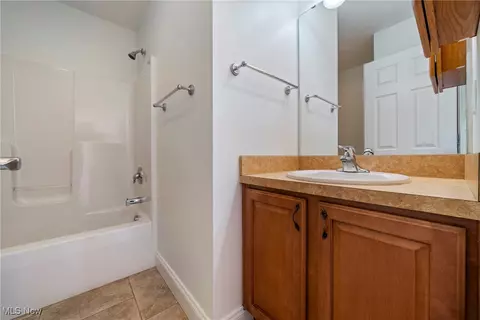 Bath - 224 U S Grant St, Lagrange, OH 44050 photo 3 of 4