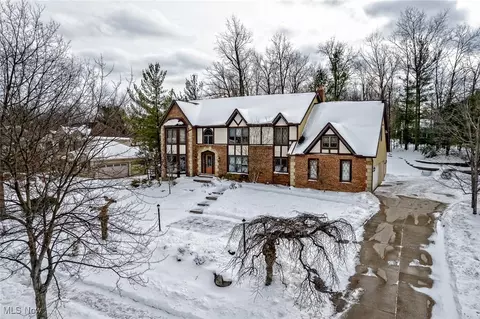 6631 Queens Way, North Royalton, OH 44133