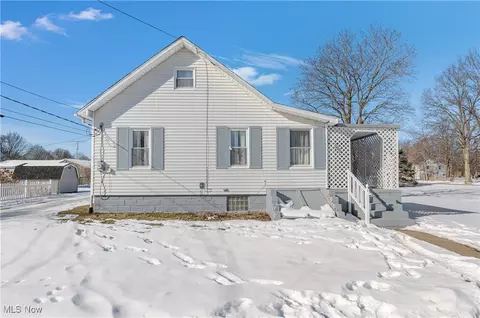 111 Jackson Ave SE, Brewster, OH 44613