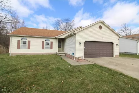 4950 Signature Cir, Austintown, OH 44515