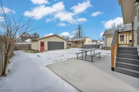 29919 Robert St, Wickliffe, OH 44092 photo 4