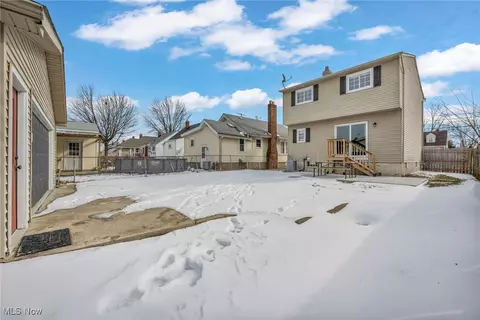 29919 Robert St, Wickliffe, OH 44092 photo 3