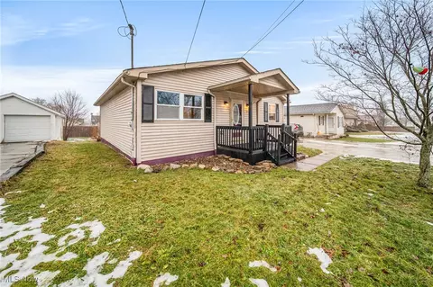 1211 Benton St, Barberton, OH 44203