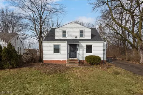 15509 N Lotus Dr, Cleveland, OH 44128