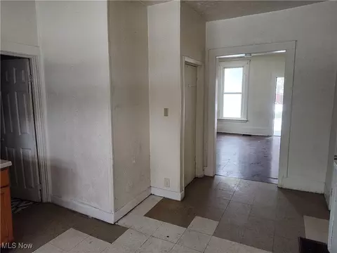 Entry Way - 545 Audrey Pl, Ashtabula, OH 44004 photo 1 of 2