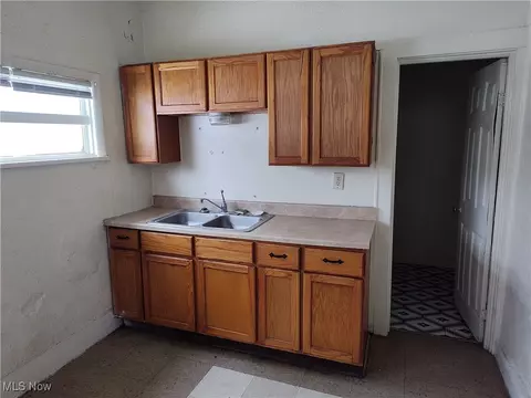 Kitchen - 545 Audrey Pl, Ashtabula, OH 44004 photo 2 of 2