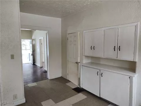 Entry Way - 545 Audrey Pl, Ashtabula, OH 44004 photo 2 of 2