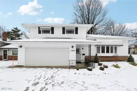 1909 Kennedy Dr, Wickliffe, OH 44092