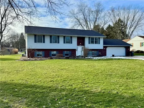 5190 Bobwhite St NW, North Canton, OH 44720