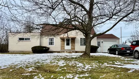 568 Hazel St, Girard, OH 44420