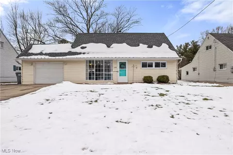 230 Idlewood Rd, Austintown, OH 44515