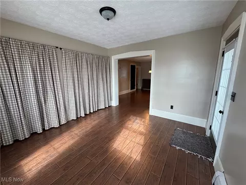 Living - 489 E Windsor Rd, Orwell, OH 44076 photo 2 of 4