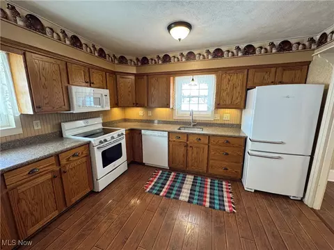 Kitchen - 489 E Windsor Rd, Orwell, OH 44076 photo 2 of 3