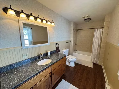Bath - 489 E Windsor Rd, Orwell, OH 44076 photo 3 of 5