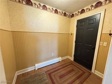 Entry Way - 489 E Windsor Rd, Orwell, OH 44076 photo 1 of 5