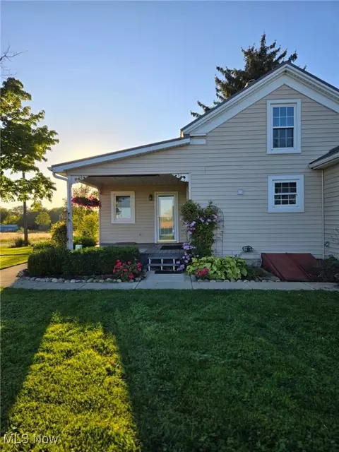 Exterior - 489 E Windsor Rd, Orwell, OH 44076 photo 4 of 14