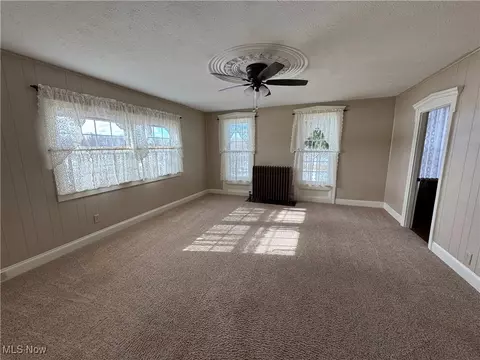 Living - 489 E Windsor Rd, Orwell, OH 44076 photo 3 of 4