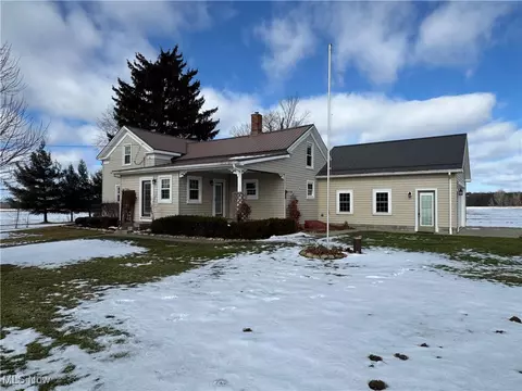 Exterior - 489 E Windsor Rd, Orwell, OH 44076 photo 2 of 14