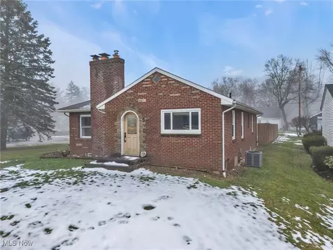 5200 4th St NW, Canton, OH 44708