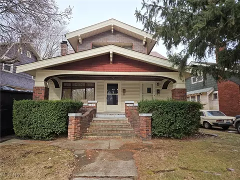 11208 Parkhurst Dr, Cleveland, OH 44111