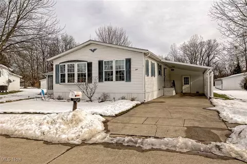 1 Schuberts Aly, Olmsted Twp, OH 44138