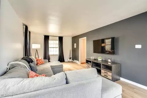 Living - 4366 Ridgewood Rd, Copley, OH 44321 photo 2 of 4