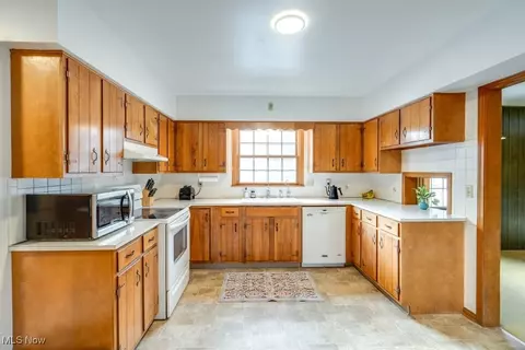 Kitchen - 4366 Ridgewood Rd, Copley, OH 44321 photo 2 of 3