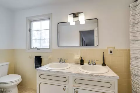 Bath - 4366 Ridgewood Rd, Copley, OH 44321 photo 3 of 3