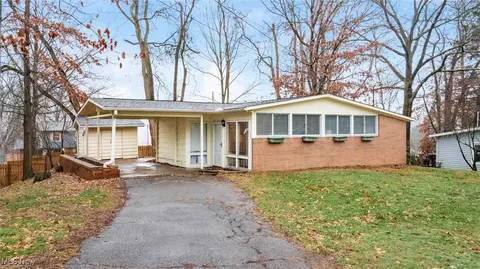 2424 Glen Dr, Zanesville, OH 43701