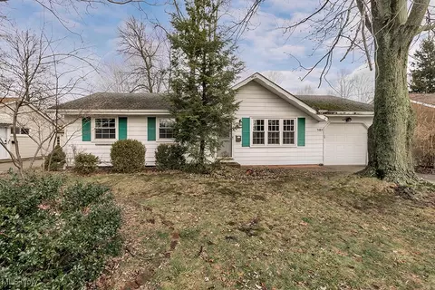 7481 Primrose Dr, Mentor On The Lake, OH 44060