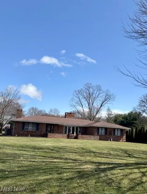 352 Lake Dr, Dalton, OH 44618