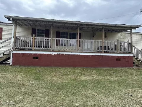 3356 Postlethwait Rdg, Littleton, WV 26581