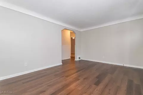 Living - 29945 Elgin Rd, Wickliffe, OH 44092 photo 2 of 3