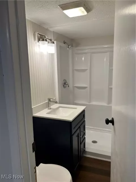 Bath - 29945 Elgin Rd, Wickliffe, OH 44092 photo 4 of 5