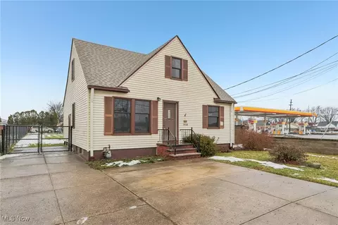 5928 Smith Rd, Brook Park, OH 44142 photo 2