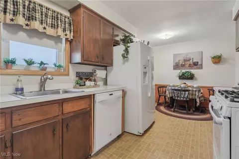 5928 Smith Rd, Brook Park, OH 44142 photo 8
