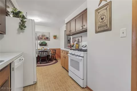 5928 Smith Rd, Brook Park, OH 44142 photo 9