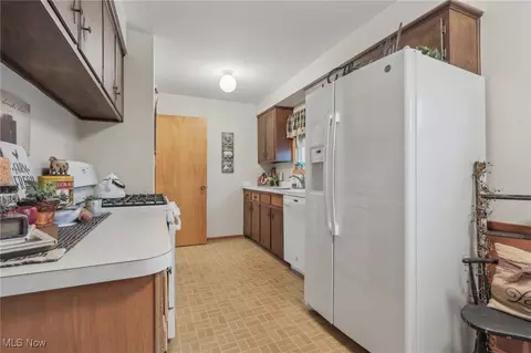 5928 Smith Rd, Brook Park, OH 44142 photo 10