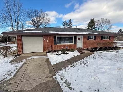 1413 Roseland Dr, Macedonia, OH 44056