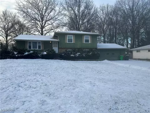 97 W Howe Rd, Tallmadge, OH 44278