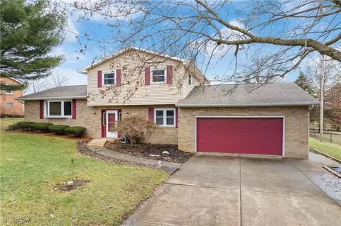 5686 Hazlett Dr NE, Magnolia, OH 44643
