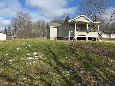 470 Secrist Ln, Girard, OH 44420